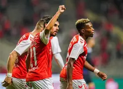 ios版下载-清晨突围战来临，本菲卡围绕法甲单刀错失，球迷炸锅，资深球员宣示担当的简单介绍